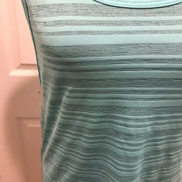 Forever 21 blue medium tank - Picture 2 of 9